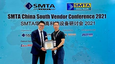 BTU China Sales and Service Manager, Dai Wei accepts The Best Emerging Exhibit of the Year Award